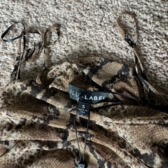 Swimsuit cover up - Picture 3 of 4